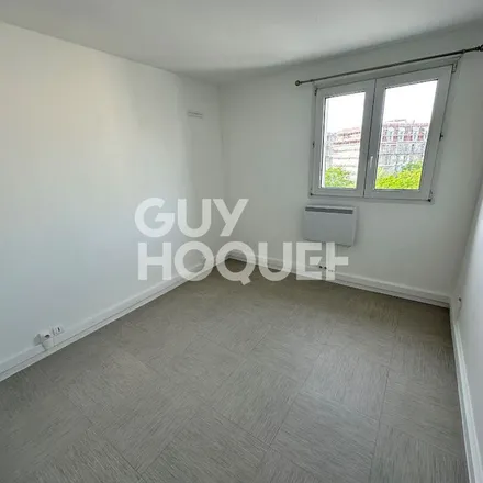 Rent this 3 bed apartment on Avenue Bobby Sands in 77500 Chelles, France