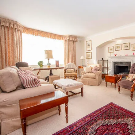 Image 3 - 9 Stonehill Road, London, SW14 8RR, United Kingdom - House for sale