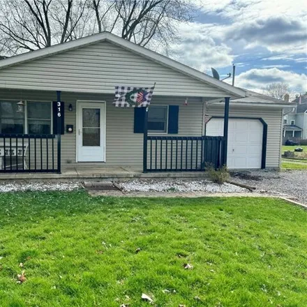 Buy this 4 bed house on 328 Cherry Street in Lisbon, Columbiana County
