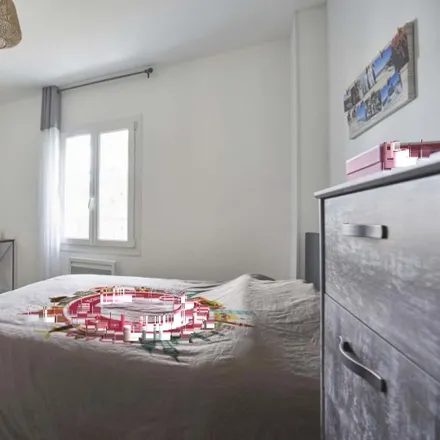 Rent this 2 bed room on 32 Rue Gambetta in 51100 Reims, France