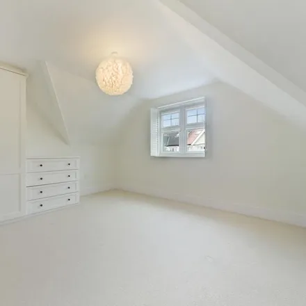 Image 5 - Home Park Road, London, SW19 7HN, United Kingdom - House for rent