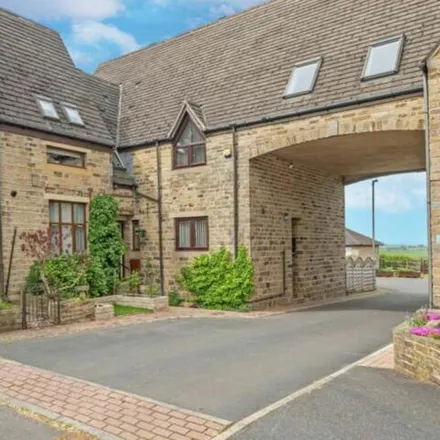 Buy this 3 bed townhouse on Willow Fields in Kirkburton, HD8 0BY
