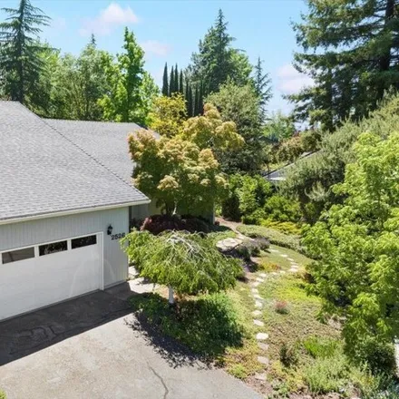 Buy this 3 bed house on 2500 Freedom Way in Medford, OR 97504
