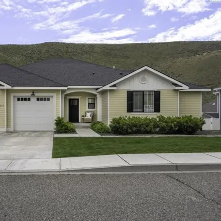 Buy this 6 bed house on 843 Rand Road in Richland, WA 99352