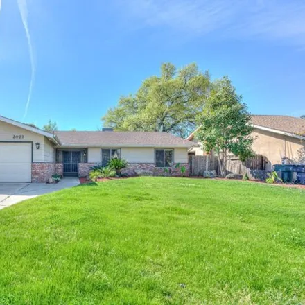 Buy this 3 bed house on 2049 East Princeton Court in Visalia, CA 93292