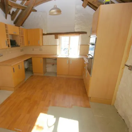 Rent this 1 bed house on John's Chip Shop and Giovannis Pizza in 1 Long Street, Williton