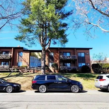 Buy this studio condo on 5 Brevoort Drive in Mount Ivy, NY 10970