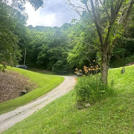 Image 3 - 233 Rob Damron Dr, Pikeville, Kentucky, 41501 - House for sale