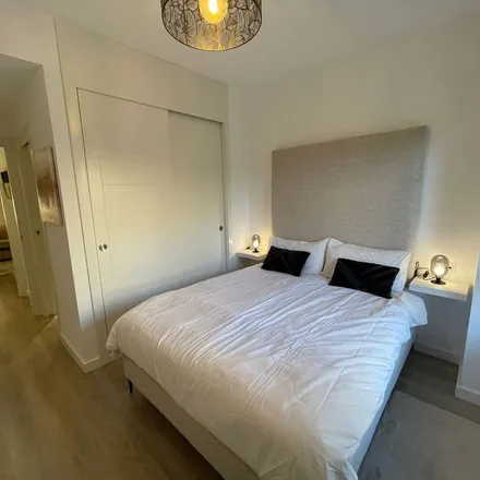 Rent this 3 bed apartment on Farmacia Aloha in Calle del Califa, 29660 Marbella