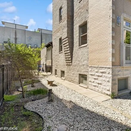 Image 2 - 2023 West Churchill Street, Chicago, IL 60647, USA - House for sale