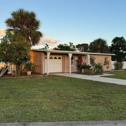 Image 3 - 295 Waterway Circle Northeast, Port Charlotte, FL 33952, USA - House for sale