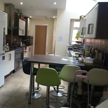 Rent this 8 bed townhouse on 206 Tiverton Road in Selly Oak, B29 6BU