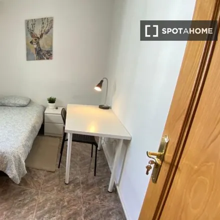 Rent this 4 bed room on Madrid in Calle Zamora, 28093 Getafe