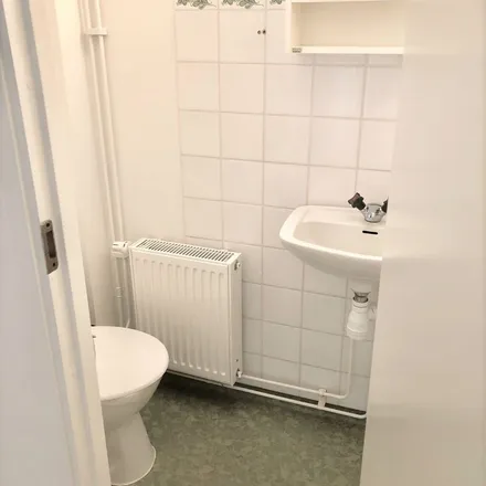 Rent this 3 bed apartment on The Body Shop in Köpmansgatan, 302 43 Halmstad
