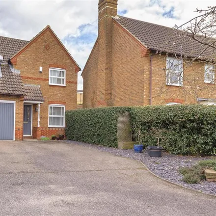 Rent this 3 bed house on Clover Way in Paddock Wood, TN12 6BQ