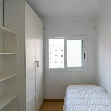 Rent this 3 bed room on Carrer de l'Arquitecte Arnau in 11, 46020 Valencia
