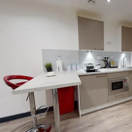 Rent this studio apartment on Redi Cash in New Street, Luton