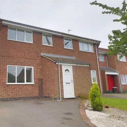Rent this 3 bed duplex on Wilton Close in Oadby, LE2 4ST