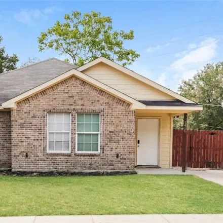 Rent this 4 bed house on 1410 Georgia Ave in Dallas, Texas