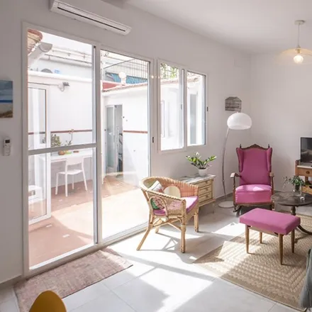 Rent this 3 bed apartment on Hospital Malva-rosa in Carrer d'Isabel de Villena, 2