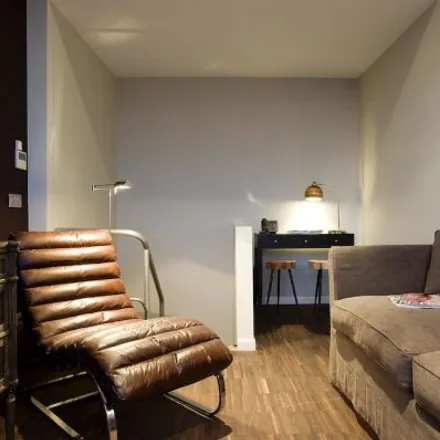 Rent this 2 bed apartment on Rue de l'Écuyer - Schildknaapsstraat 40 in 1000 Brussels, Belgium