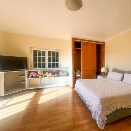 Rent this 5 bed room on Caminho da Fonte da Amoreira in 2640-578 Mafra, Portugal