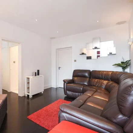 Rent this 1 bed apartment on Hamilton Drive in Hamilton Gardens, London