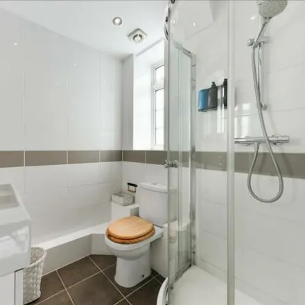Image 4 - Latymer Court, Hammersmith Road, London, W6 8BS, United Kingdom - Apartment for rent