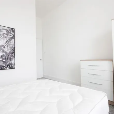 Rent this 3 bed apartment on Haldane Building in 30 Rose Street, Glasgow
