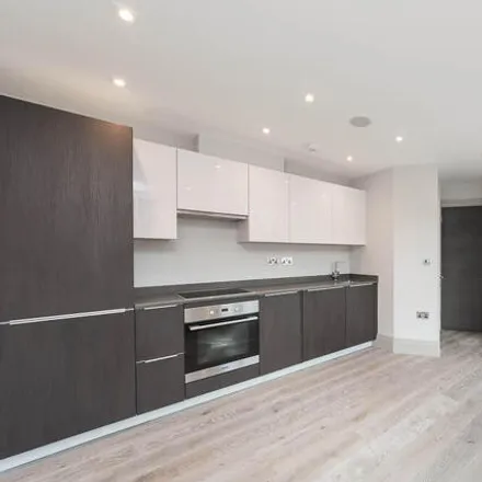 Rent this 1 bed room on 496 Fulham Road in London, SW6 5UQ