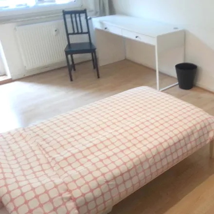 Rent this 3 bed room on Tischbeinstraße 26 in 22307 Hamburg, Germany