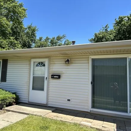 Rent this 2 bed house on 322 Whidah Ct Unit 322 in Schaumburg, Illinois