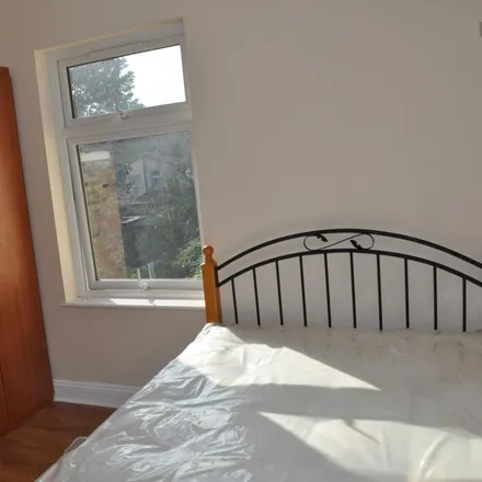 Rent this 3 bed room on 11 Campbell Road in London, E17 6RR