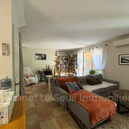 Rent this 3 bed apartment on 5 Rue de la Fontaine in 84220 Roussillon, France