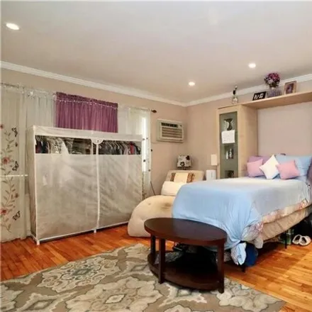 Image 4 - 377 Bay 8th St Unit 1b, Brooklyn, New York, 11228 - Apartment for sale