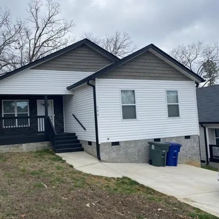 Rent this 3 bed house on 712 Hargraves Avenue in Shawnee Park, Chattanooga