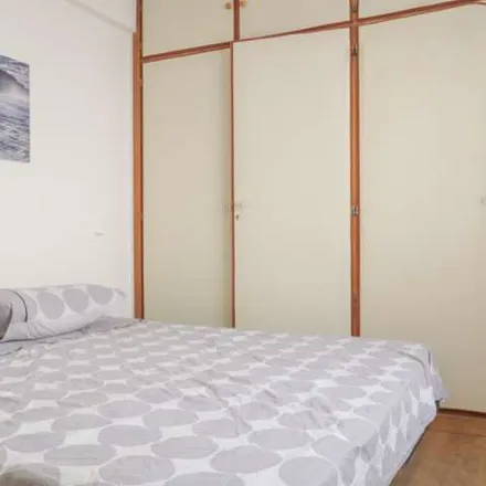 Rent this 2 bed apartment on Madrid in Apartamentos Plaza Basílica, Calle del Aviador Zorita