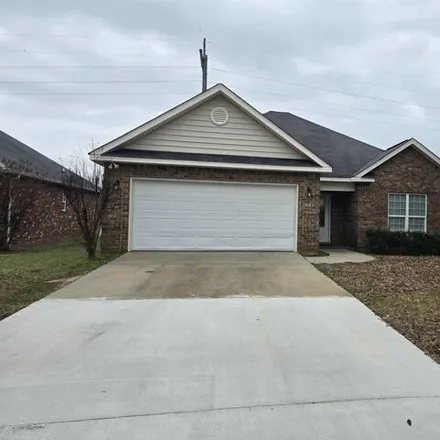 Buy this 3 bed house on 706 Post Oak Way in Warner Robins, GA 31088