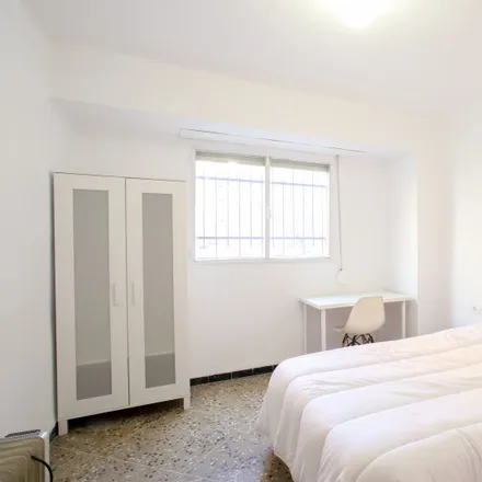 Rent this 4 bed room on Carrer del Torpediner in 1, 46009 Valencia