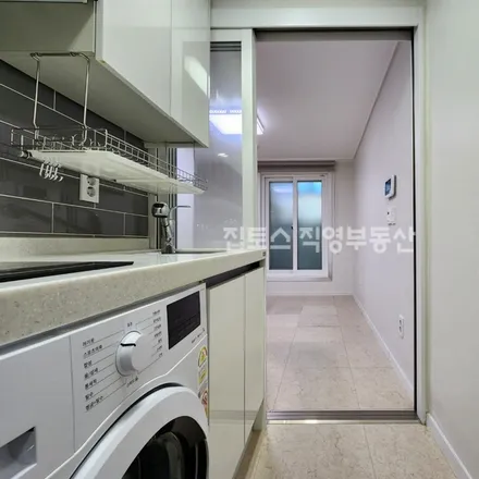Rent this studio apartment on 서울특별시 관악구 봉천동 1654-27