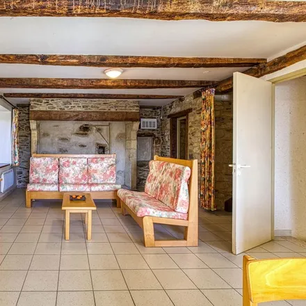 Rent this 4 bed house on 12500 Castelnau-de-Mandailles