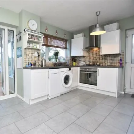 Image 5 - Malvern Drive, Summerhill, LL11 4XG, United Kingdom - House for sale