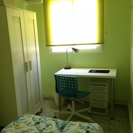Rent this 3 bed room on Madrid in Calle de Dulcinea, 28804 Alcalá de Henares