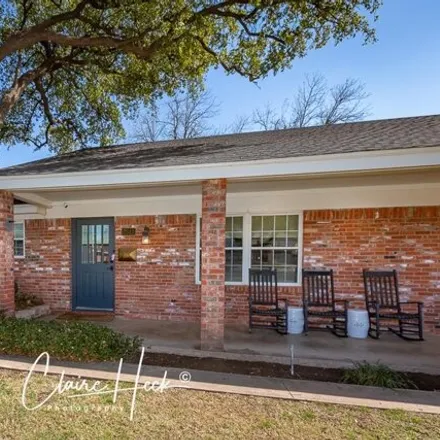 Buy this 3 bed house on 2599 West Shandon Avenue in Midland, TX 79705