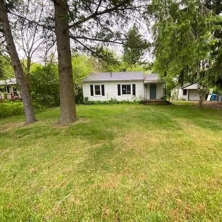 Buy this 3 bed house on 5764 Dwight Avenue in Waterford Township, MI 48327