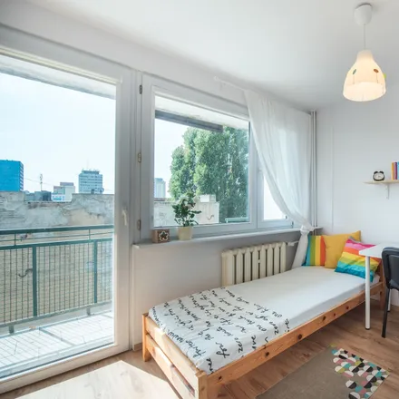 Rent this 5 bed room on Henryka Sienkiewicza 59 in 90-009 Łódź, Poland