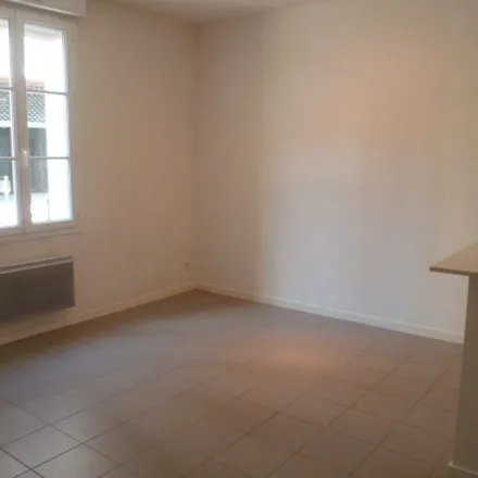 Rent this 2 bed apartment on 96 Rue Judaïque in 33000 Bordeaux, France