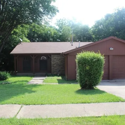 Buy this 3 bed house on 1013 Tapley St in Grand Prairie, Texas
