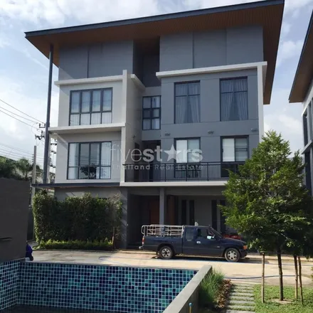 Rent this 5 bed apartment on Lasalle 53 in Bang Na District, Bangkok 10260