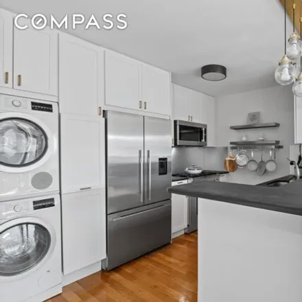 Image 4 - 240 East 10th Street, New York, NY 10009, USA - Condo for sale